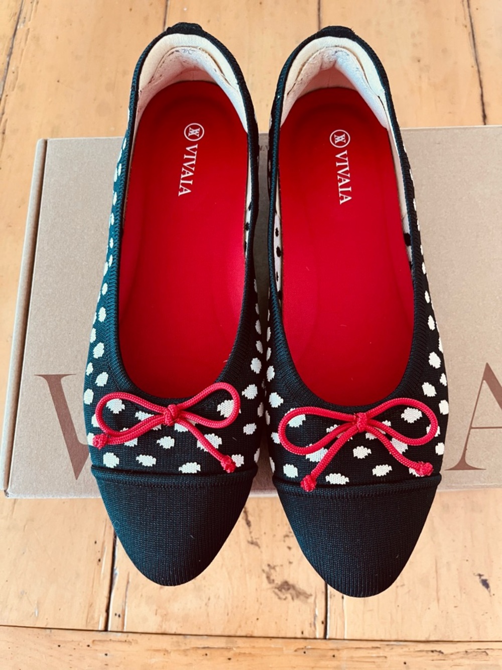 Vivaia Black Polka Dot Ballet Flats with Red Bows and red sole 7.5
